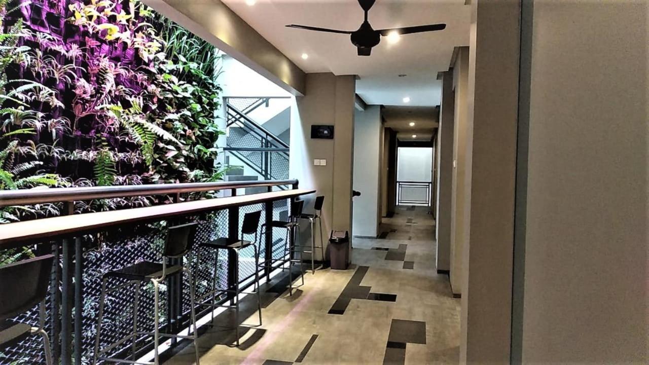 Reddoorz Plus Near Radio Dalam 3 جاكرتا المظهر الخارجي الصورة